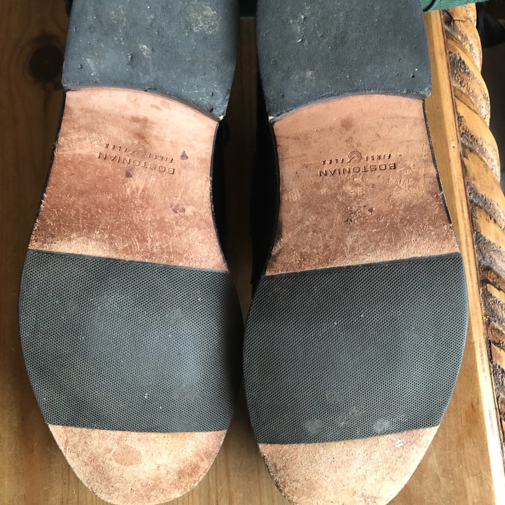 Black dress shoes with cap toe - Picture 3 of 3